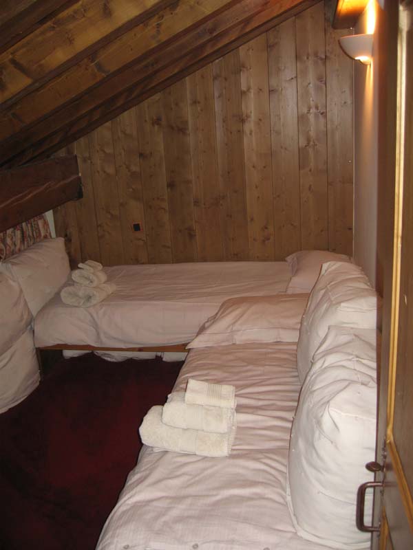 The twin bedroom - click to enlarge